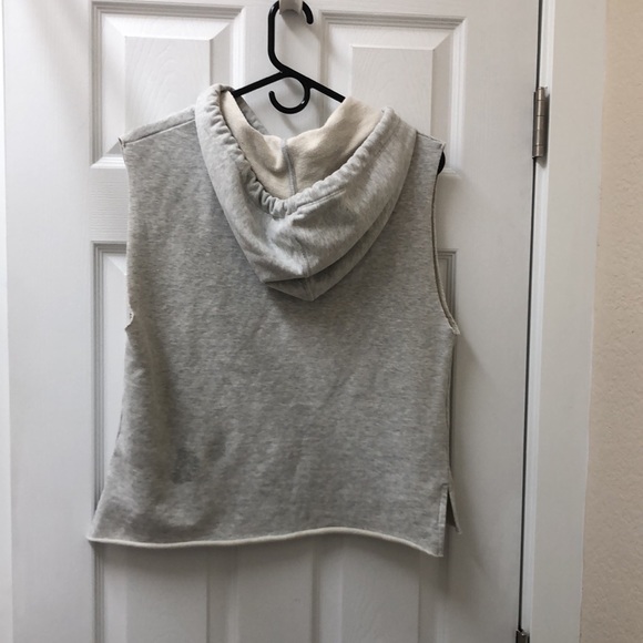 LIKE NEW! Lorna Jane Athletic Sleeveless Hoodie - Picture 7 of 16